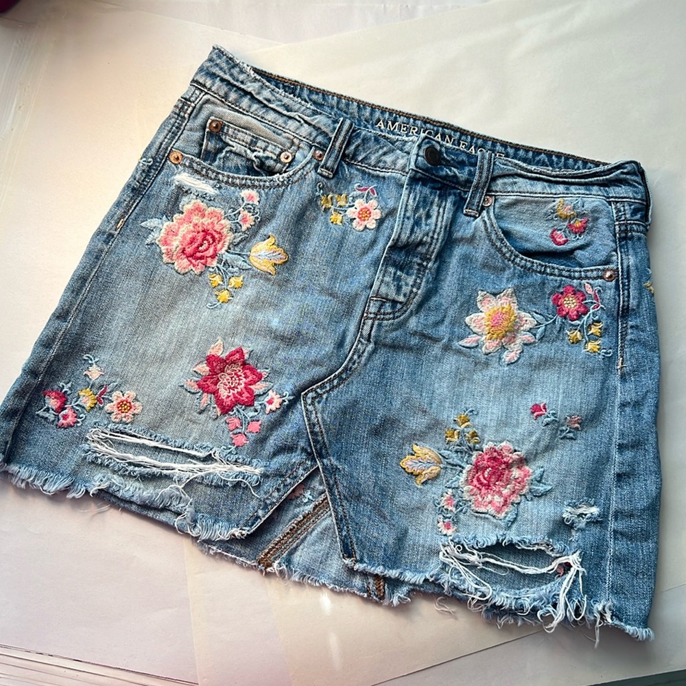 AEO Embroidered Denim Mini Skirt - size 4